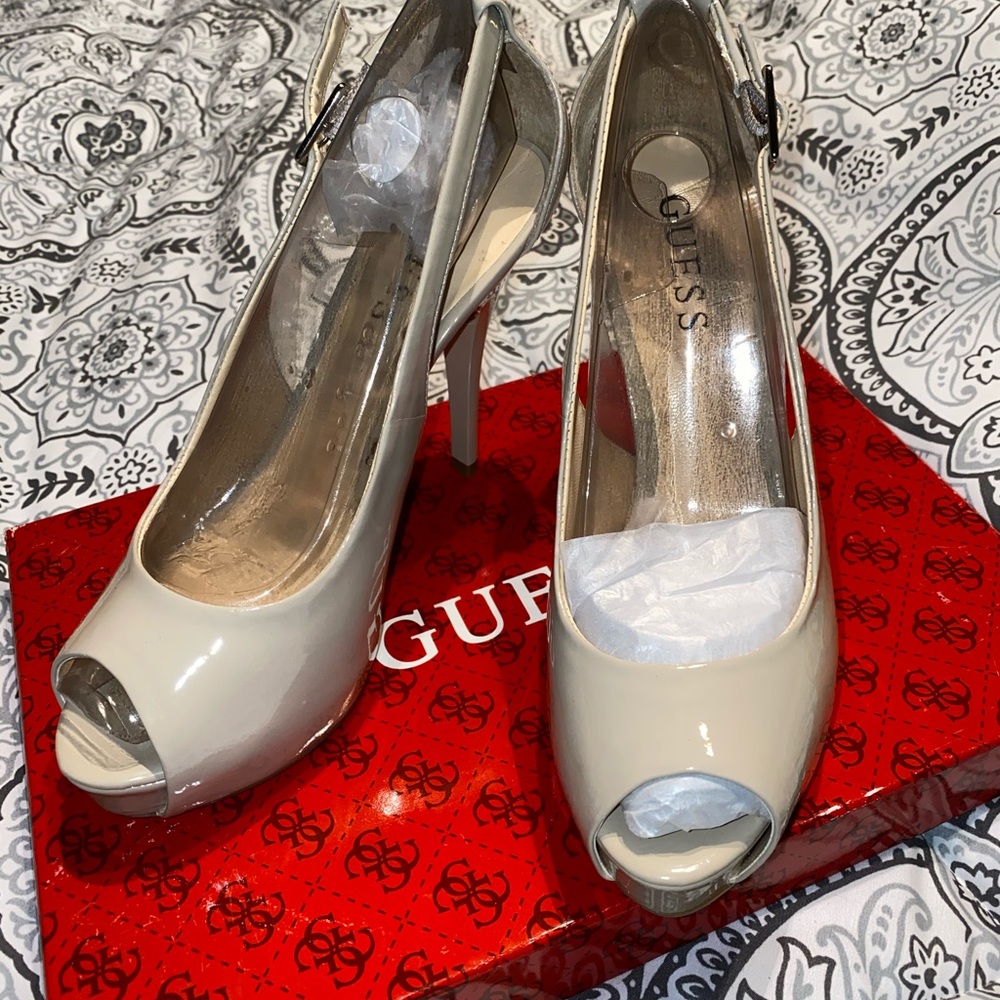 Guess peep toe light natural pump size 5.5